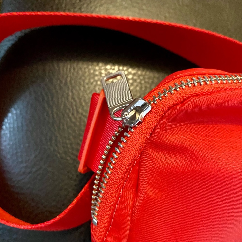 ‼️ NWT Lululemon Everywhere Belt Bag * Love Red New with Tags - Picture 7 of 9